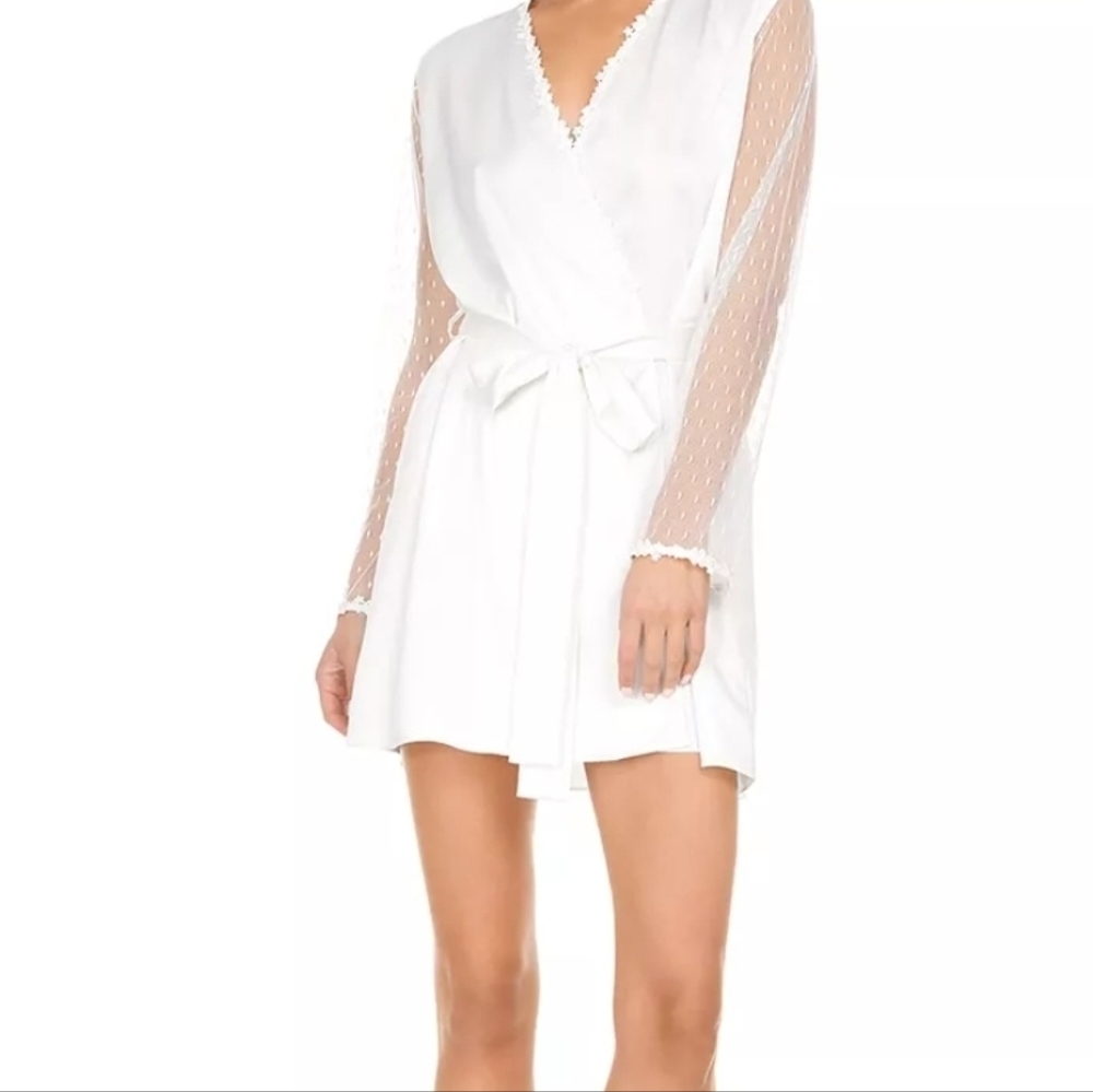 Flora Nikrooz White Sheer Sleeve Satin Robe